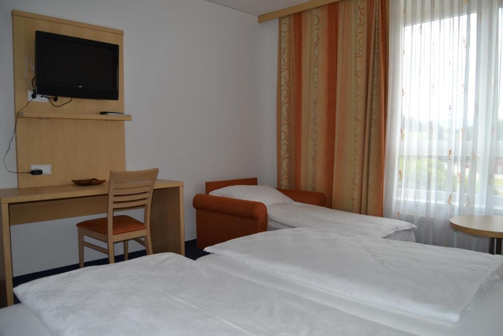 Pension Karawankenblick Moosburg Room photo