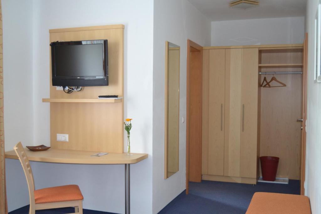 Pension Karawankenblick Moosburg Room photo